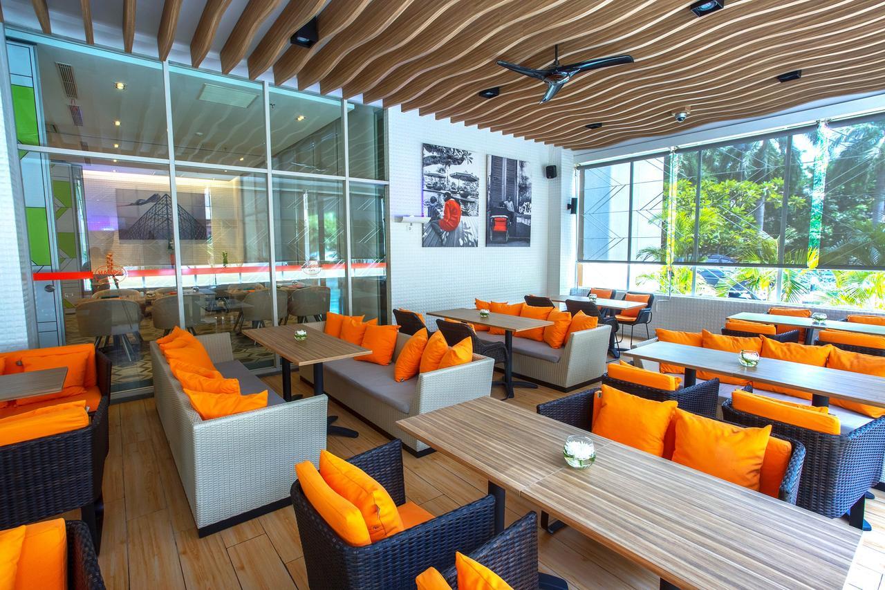 Harris Hotel And Conventions Kelapa Gading Джакарта Экстерьер фото