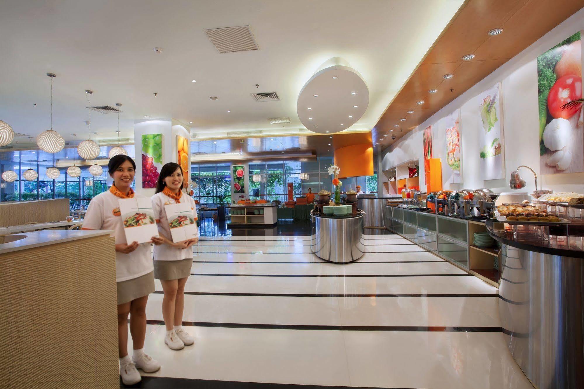 Harris Hotel And Conventions Kelapa Gading Джакарта Экстерьер фото