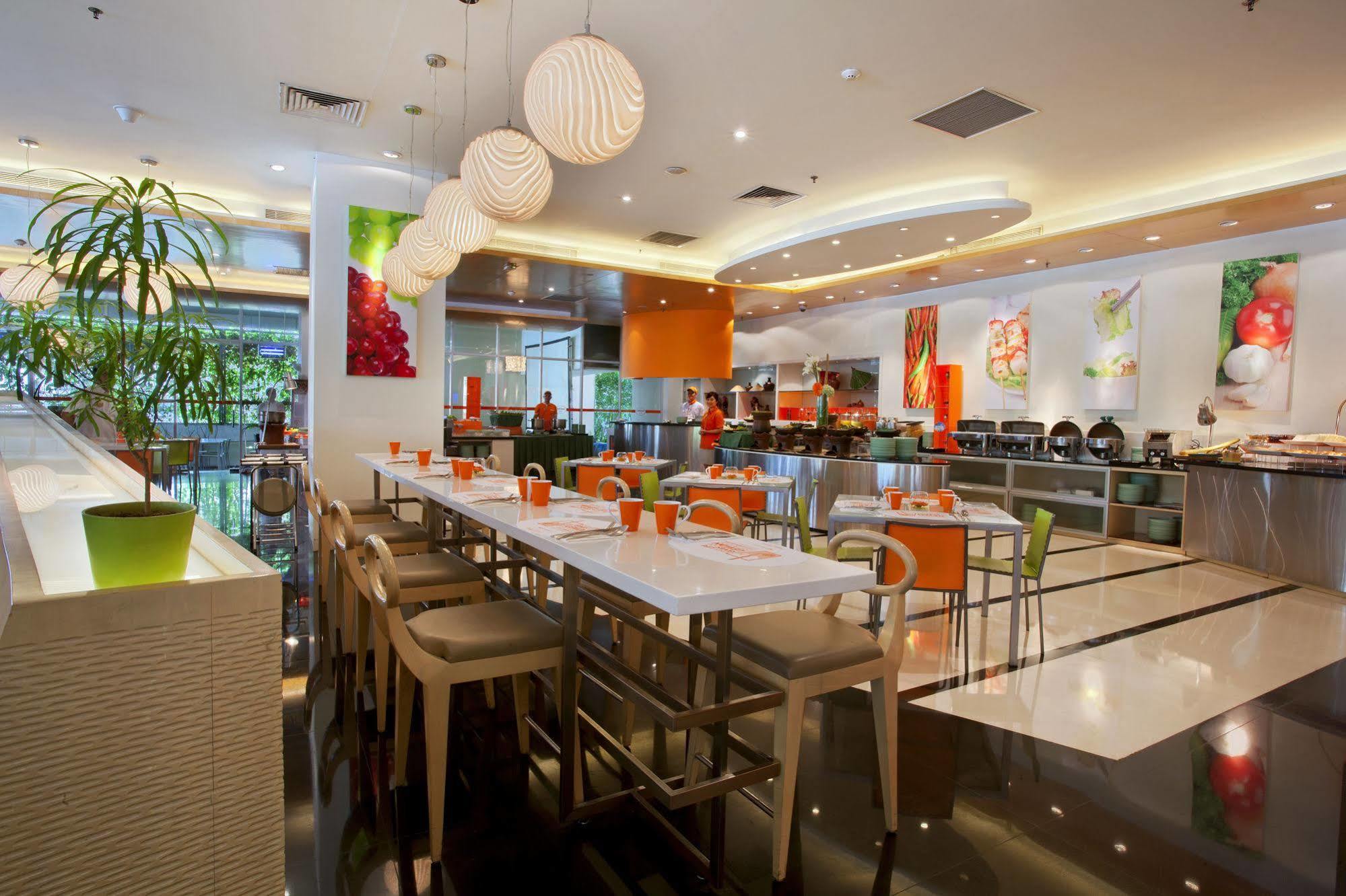 Harris Hotel And Conventions Kelapa Gading Джакарта Экстерьер фото