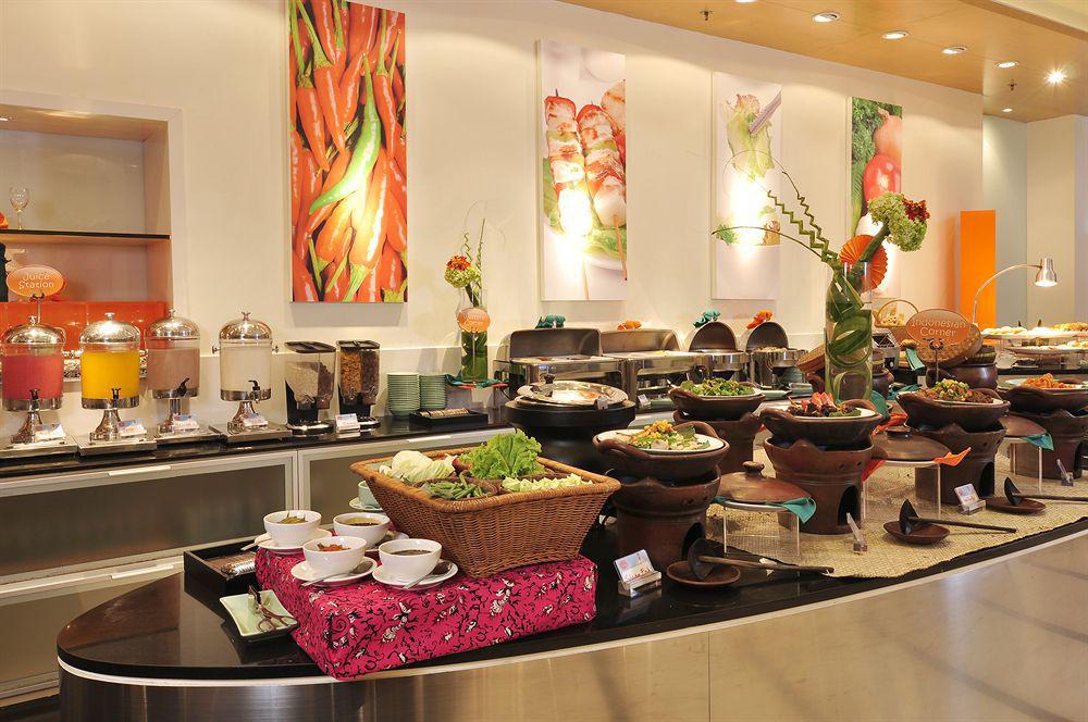 Harris Hotel And Conventions Kelapa Gading Джакарта Экстерьер фото